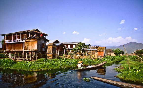 3524_SL_COLOR_AROUND_THE_WORLD_IN_8_MONTHS_APRIL_2000_13