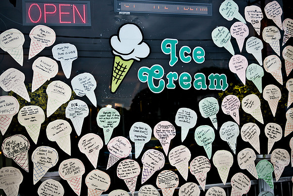 06573_ZV4N_0340_DG_COLOR_KENNEBUNKPORT_MAINE_ME_USA_2007_graphics_signs