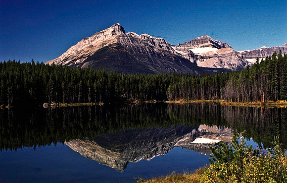 06831_B19_SL_COLOR_PEYTO_LAKE_FROM_THE_BOW_SUMMIT_TRAIL_BANFF_NAT_PARK_BC_WS_97_05.jpg