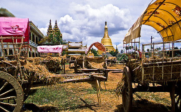 3489_SL_COLOR_AROUND_THE_WORLD_IN_8_MONTHS_APRIL_2000_1