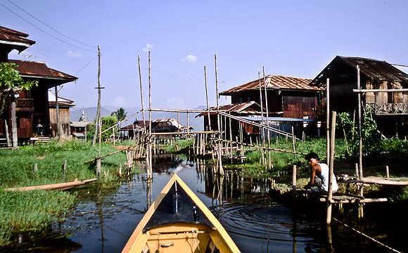 3523_SL_COLOR_AROUND_THE_WORLD_IN_8_MONTHS_APRIL_2000_13