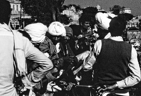 47294_SL_COLOR_INDIA_1987_13