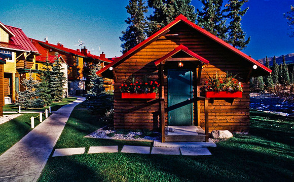 06837_B19_SL_COLOR_LAKE_LOUISE_RELAIS_CHATEAU_TO_PORT_STEEL_HWY93_95_BC_WS_97_12.jpg