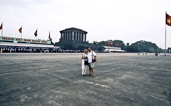 3865_SL_COLOR_AROUND_THE_WORLD_IN_8_MONTHS_APRIL_2000_16