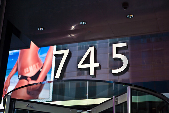 3885_DG_New_York_2010_ZV4N2175