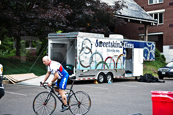 06577_ZV4N_0084_DG_COLOR_NEW_HOPE_PENNSYLVANIA_PA_USA_2007_people