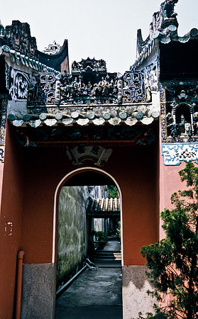 3777_SL_COLOR_AROUND_THE_WORLD_IN_8_MONTHS_APRIL_2000_15
