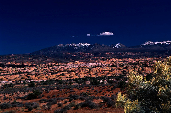 06769_B10_SL_COLOR_PARK_AVE_LASALLE_MTS_VIEWPOINT_ARCHES_NAT_PARK_UTAH_UT_97_0302.jpg