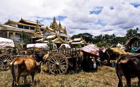 3487_SL_COLOR_AROUND_THE_WORLD_IN_8_MONTHS_APRIL_2000_3