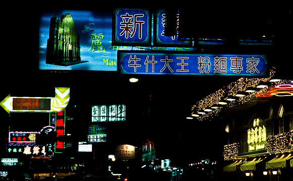 3871_SL_COLOR_AROUND_THE_WORLD_IN_8_MONTHS_APRIL_2000