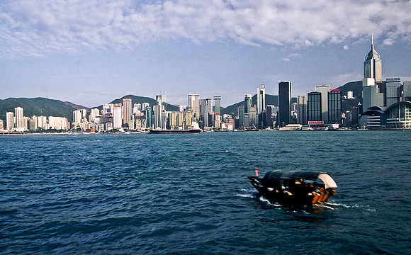 3869_SL_COLOR_AROUND_THE_WORLD_IN_8_MONTHS_APRIL_2000_17