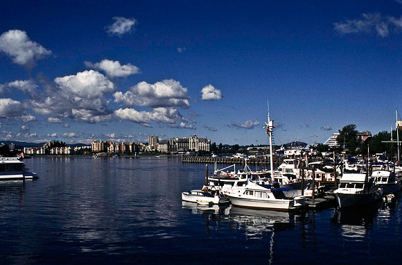 06806_B19_SL_COLOR_VICTORIA_WS_97_09.jpg