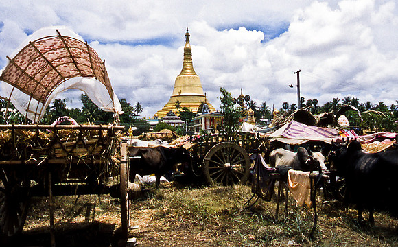 3487_SL_COLOR_AROUND_THE_WORLD_IN_8_MONTHS_APRIL_2000_4