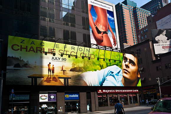 3885_DG_New_York_2010_ZV4N2174
