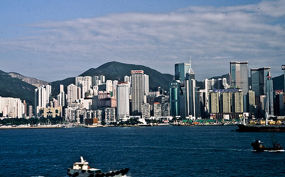 3867_SL_COLOR_AROUND_THE_WORLD_IN_8_MONTHS_APRIL_2000_19