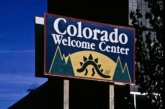 06765_B10_SL_COLOR_VERNAL_DINOSAUR_NAT_MNT_UT_97_0526.jpg