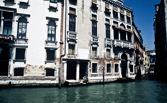 3815_SL_COLOR_AROUND_THE_WORLD_IN_8_MONTHS_APRIL_2000_6
