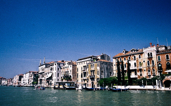 3816_SL_COLOR_AROUND_THE_WORLD_IN_8_MONTHS_APRIL_2000_7