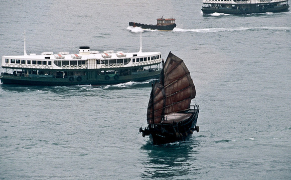 3864_SL_COLOR_AROUND_THE_WORLD_IN_8_MONTHS_APRIL_2000