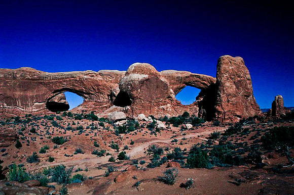 06774_B10_SL_COLOR_SL_COLOR_NORTH&SOUTH_WINDOWS_ARCHES_NAT_PARK_UT_97_1212.jpg