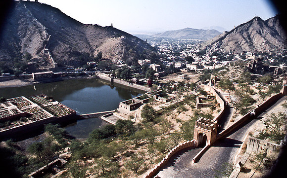 47302_SL_COLOR_INDIA_1987_13