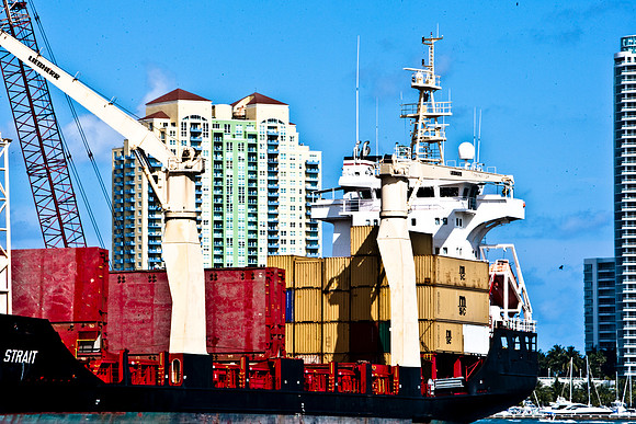 2704_84744_ZV4N_8239_Miami_Florida_USA