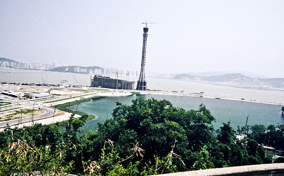 3877_SL_COLOR_AROUND_THE_WORLD_IN_8_MONTHS_APRIL_2000_8