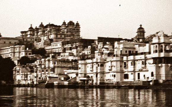 47284_SL_COLOR_INDIA_1987_12