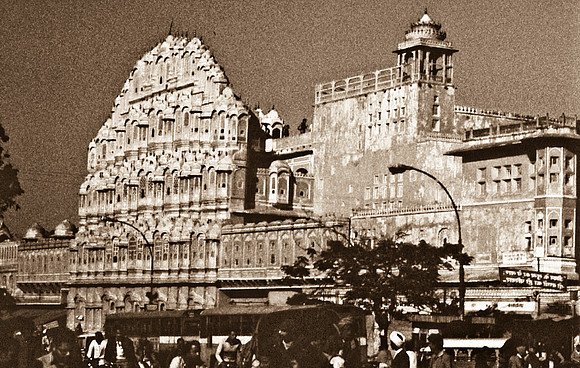 47284_SL_COLOR_INDIA_1987_18