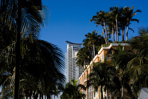 36136_DG_Color_USA_Miami_Beach_FL_Related_GroupZV4N0467