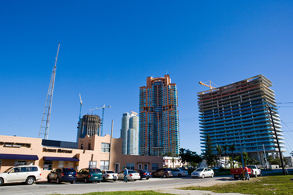 36136_DG_Color_USA_Miami_Beach_FL_Related_GroupZV4N0438
