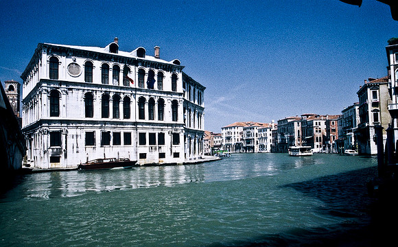 3817_SL_COLOR_AROUND_THE_WORLD_IN_8_MONTHS_APRIL_2000_14