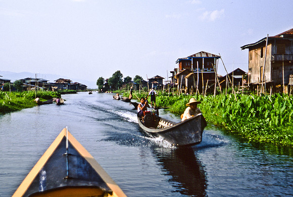 3524_SL_COLOR_AROUND_THE_WORLD_IN_8_MONTHS_APRIL_2000_12