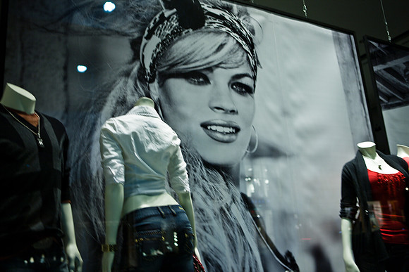20080908_DVD32_DG_USA_Rodeo_Drive_LA_CA_6051_full_blead