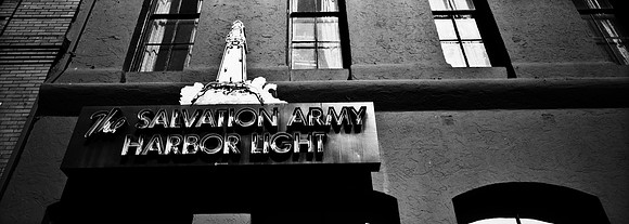 6048_FM_BW_XPAND_CA_05_16.jpg