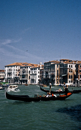 3814_SL_COLOR_AROUND_THE_WORLD_IN_8_MONTHS_APRIL_2000_10