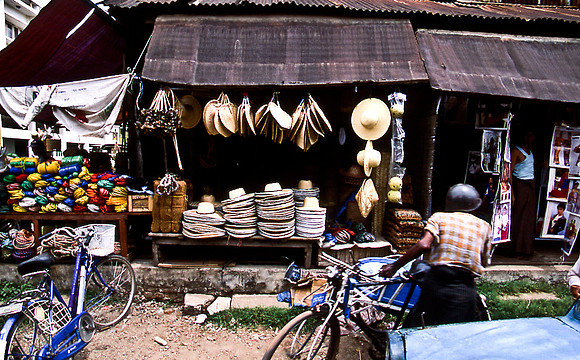 3482_SL_COLOR_AROUND_THE_WORLD_IN_8_MONTHS_APRIL_2000