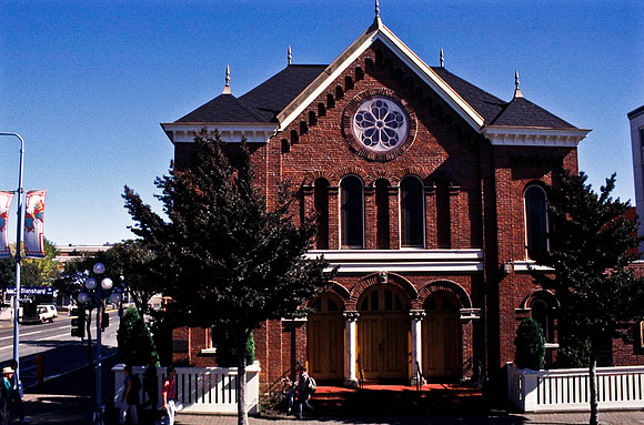 06807_B19_SL_COLOR_VICTORIA_WS_97_03.jpg