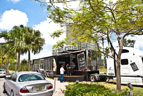 3804_DG_Midtown_BC_BG_Maxazria_Salon_Tour_2010_Trailer_Miami_FL_ZV4N1546