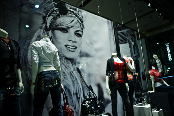 20080908_DVD32_DG_USA_Rodeo_Drive_LA_CA_6052_full_blead