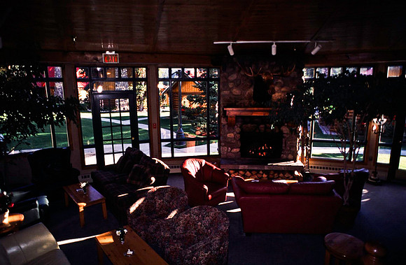 06837_B19_SL_COLOR_LAKE_LOUISE_RELAIS_CHATEAU_TO_PORT_STEEL_HWY93_95_BC_WS_97_18.jpg