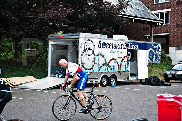 06577_ZV4N_0083_DG_COLOR_NEW_HOPE_PENNSYLVANIA_PA_USA_2007_people
