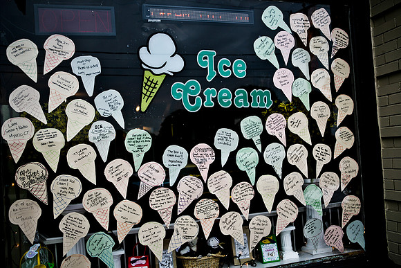 06573_ZV4N_0339_DG_COLOR_KENNEBUNKPORT_MAINE_ME_USA_2007_graphics_signs