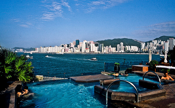3869_SL_COLOR_AROUND_THE_WORLD_IN_8_MONTHS_APRIL_2000_13
