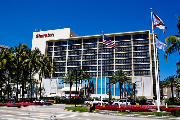 36181_DG_Color_USA_Miami_FL_Related_GroupZV4N9634