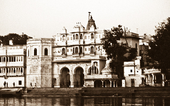 47284_SL_COLOR_INDIA_1987_11