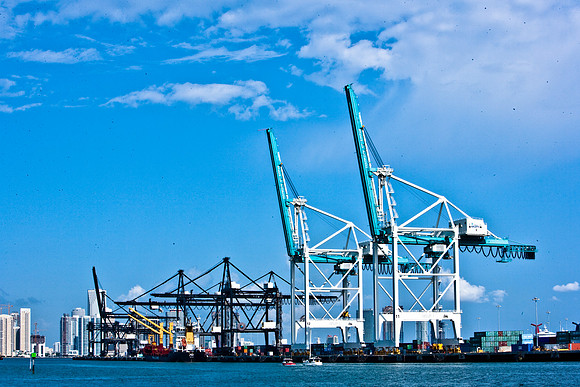 85493_ZV4N7084_Miami_FL_20070818_Port