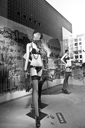 0027_DG_San_Francisco_CA_USA_2009_5L8Y1564-2