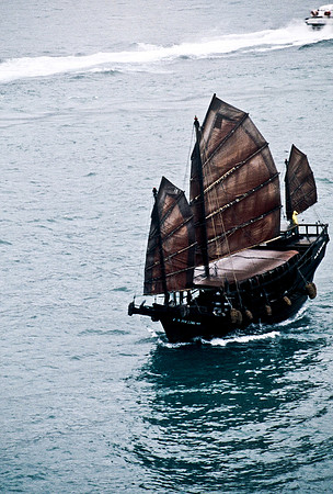 3865_SL_COLOR_AROUND_THE_WORLD_IN_8_MONTHS_APRIL_2000_5
