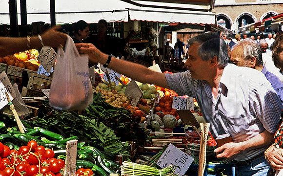 3781_SL_COLOR_AROUND_THE_WORLD_IN_8_MONTHS_APRIL_2000_11